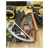 Two Ivy classic hand saws, Stanley Hanzel, vice