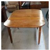 Antique oak table with 1 leaf.