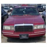 1994 LINCOLN TOWN CAR 4 DOOR RED