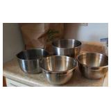 4 Stainless steel bowls