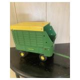 Ertl John Deere Hay Wagon