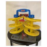 Fisher-Price Race car game w/2 card
