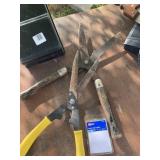 2 pair hedge trimmers
