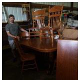 Oak table w/ leaf & 5 chairs