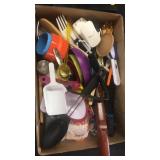 Assorted kitchen items