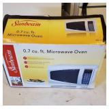Sunbeam 0.7 cu. ft Microwave oven