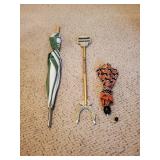 2 Umbrellas 1 Grabber