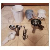 Measuring Cups & Spoons