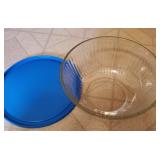 Pyrex 10 Cup Bowl With Lid