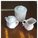 Nappco set, lid to Tea cannister is cracked