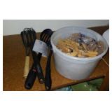 Clothes pins & utensils