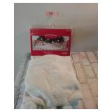 Tree skirt 48 inch in diameter