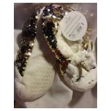 ONE PAIR SLIPPER SOCKS W/ GRIPPERS. SIZE:  M/L