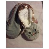 ONE PAIR SLIPPER SOCKS W/ GRIPPERS