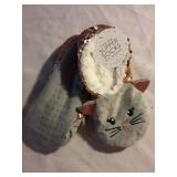 ONE PAIR SLIPPER SOCKS W/ GRIPPERS