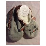 ONE PAIR SLIPPER SOCKS W/ GRIPPERS