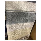 (New) Over Sized King Quilt 208" x 88" 100%