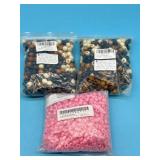 Lot of 1,800 beads, wooden and pink pony beads