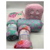 Lot of Girls  Accessories for Room!! Includes 3 PC
