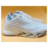 New size 9 men s tennis shoes (white)