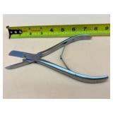 Heavy duty cutting pliers