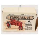 Farmall H tractor, Ertl, 1/16 scale, original box