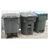 (2) Toter 32 gal. rolling trash bins