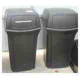 (2) Rubbermaid 13 Gal covered trash cans (2) Rubbermaid 13 Gal covered trash cans