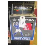 EASTON YOUTH RED KNEE SAVER
