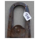 horseshoe roller hardware