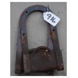 horseshoe roller hardware