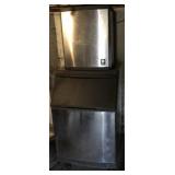 Manitowoc Model QY0424A ice machine on a