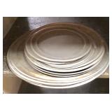 (16) aluminum assorted size pizza pans
