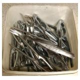 tub with 24 claw/leg crackers