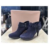 New Bandolino Navy Booties Size 6