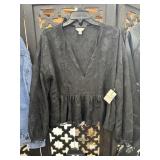New $44 Belle & Sky Sheer Blouse Size M