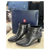 New Chaps Boots Size 6