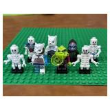 (8) Lego People