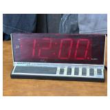 Working Spartus Electronic Digital Alarm Clock