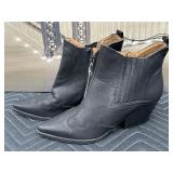 New Indigo Rd Boots Size 11
