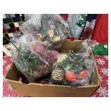 Selection of Christmas Dï¿½cor