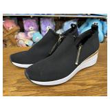 New DKNY Womens Tennis Shoes Size 11