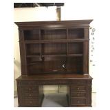 Beautiful Ethan Allen Desk with Hutch