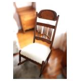 ANTIQUE OAK ROCKING CHAIR