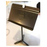 ADJUSTABLE MUSIC STAND