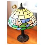 TIFFANY-STYLE STAINED GLASS TABLE LAMP