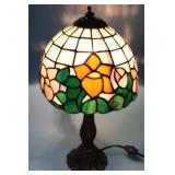 TIFFANY-STYLE TABLE LAMP