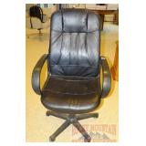 Nice Black Adjustable Office Chair.