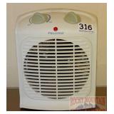 Pelonis 9' Desk Top Electric Heater. Pelonis 9' Desk Top Electric Heater.