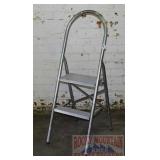 Folding Aluminum Step Ladder.